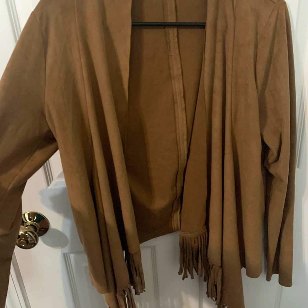 This is an older piece from Hollister, was worn in professional photos.